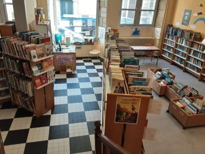 Photo représentant l'intérieur de la bibliothèque d'Arbois